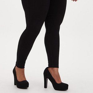 Torrid black faux suede platform pump 7.5WW NEW